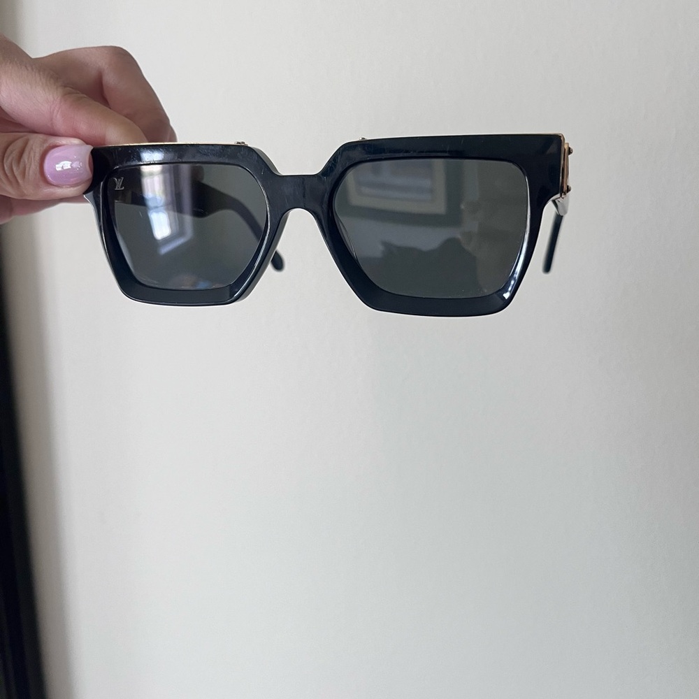 Black Square Sunglasses